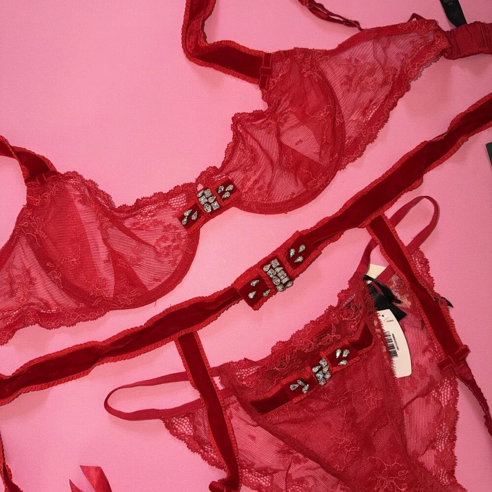 Victoria's Secret DESIGNER COLLECTION 36C BRA+garter+L RED VELOUR BOWS crystals